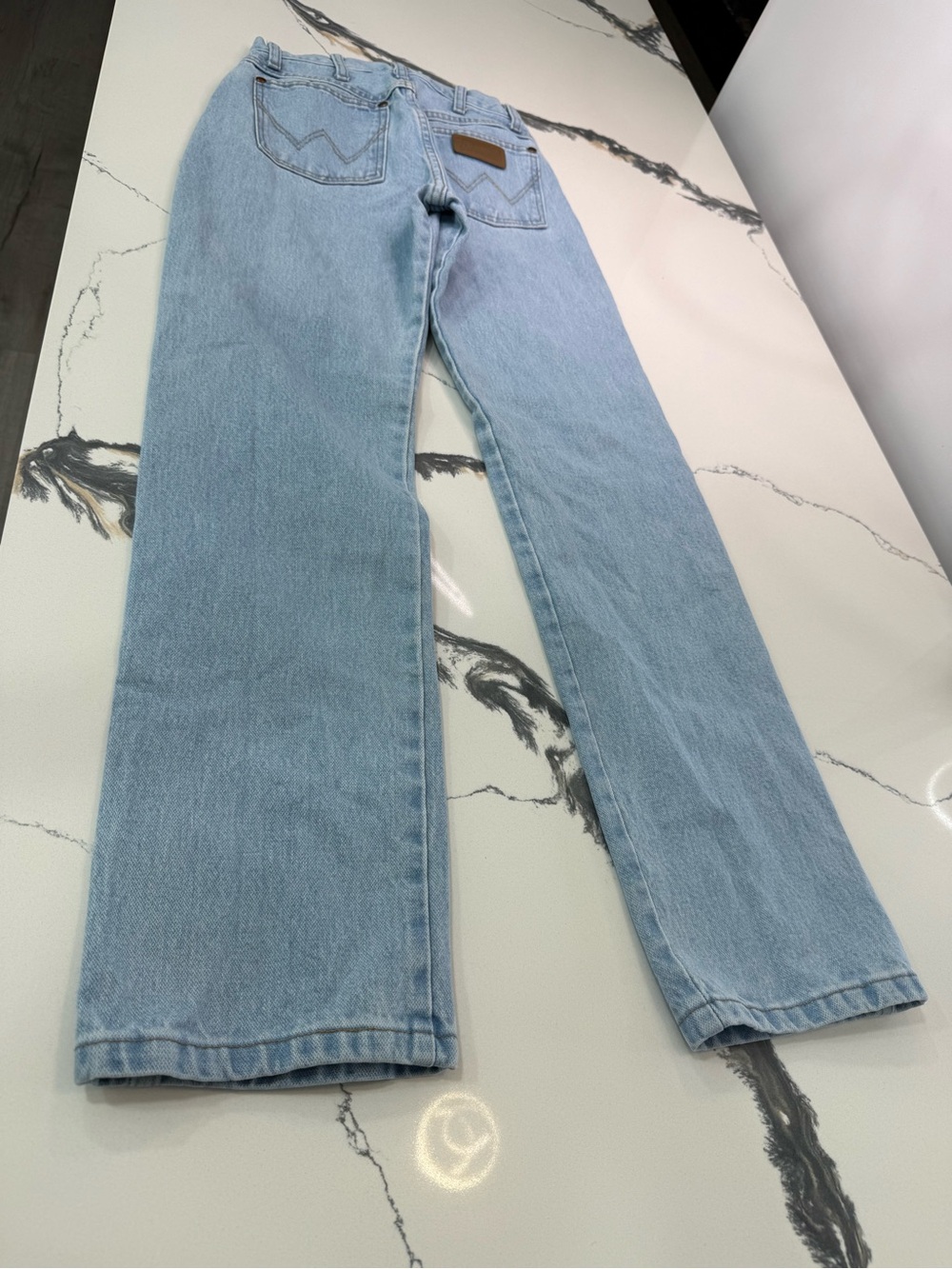 Wrangler Women’s Cowboy Cut Bleach High Rise Slim Fit Straight Jeans 7x32 - Picture 3 of 6